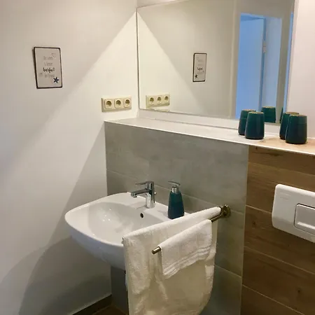 Kreatives Wohnen Unter Reet Ruhig Und Doch Zentral Apartment Schwabstedt Room photo