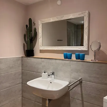 Kreatives Wohnen Unter Reet Ruhig Und Doch Zentral Apartment Schwabstedt Room photo