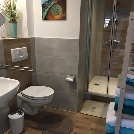 Kreatives Wohnen Unter Reet Ruhig Und Doch Zentral Apartment Schwabstedt Room photo