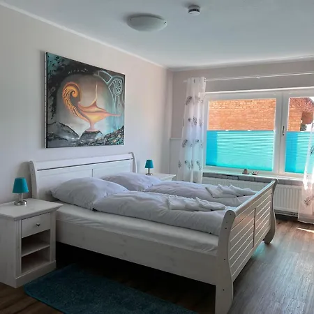 Kreatives Wohnen Unter Reet Ruhig Und Doch Zentral Apartment Schwabstedt Room photo