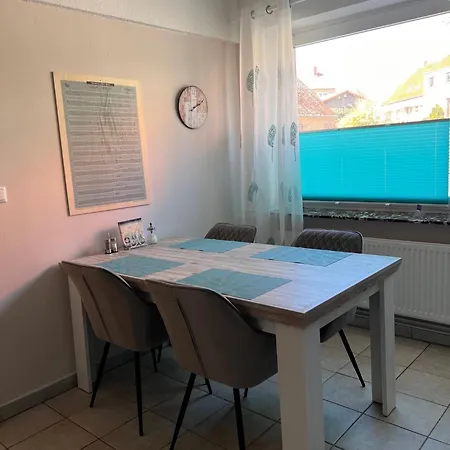 Kreatives Wohnen Unter Reet Ruhig Und Doch Zentral Apartment Schwabstedt Room photo