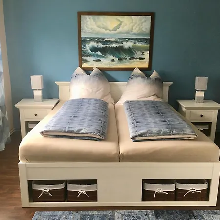 Kreatives Wohnen Unter Reet Ruhig Und Doch Zentral Apartment Schwabstedt Room photo