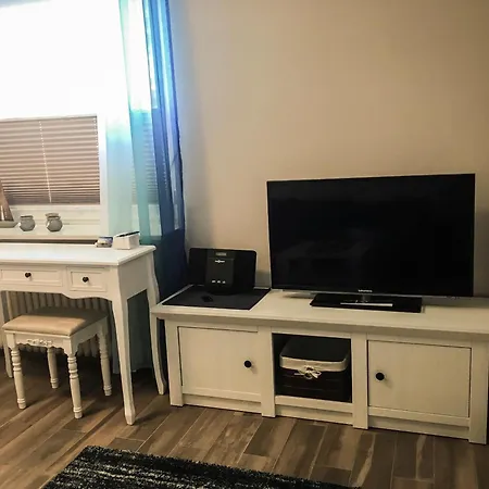 Kreatives Wohnen Unter Reet Ruhig Und Doch Zentral Apartment Schwabstedt Room photo
